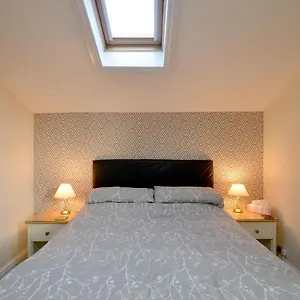 Brightwater 2nd Floor For Up To 6 Guests Near North Bay , Scarborough United Kingdom